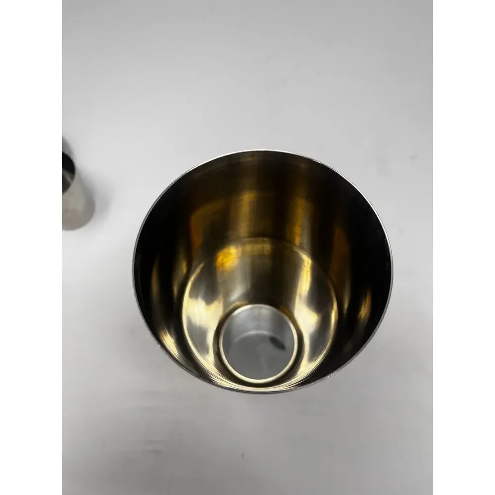 Cobbler Style Shaker w/ Built In Strainer No Brand PreOwned with Nicks & Stains